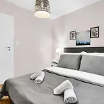 Stylish Designer With Free Street Parking * براتسيلافا
