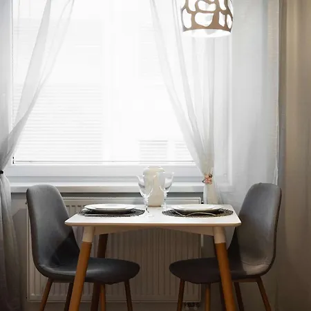 Stylish Designer Stay With Free Street Parking *