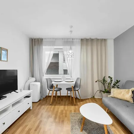 Stylish Designer Stay With Free Street Parking