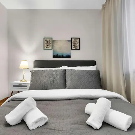 Stylish Designer Stay With Free Street Parking 브라티슬라바