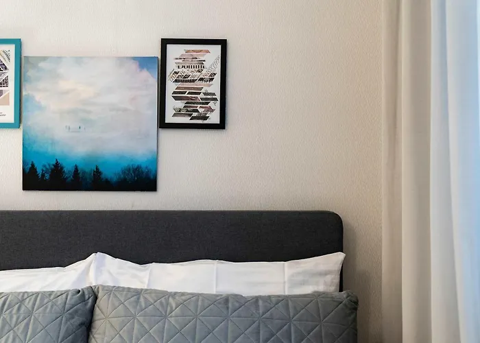 Stylish Designer Stay With Free Street Parking 아파트 *