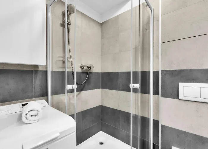 Stylish Designer Stay With Free Street Parking