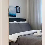 Stylish Designer With Free Street Parking 公寓 布拉迪斯拉发